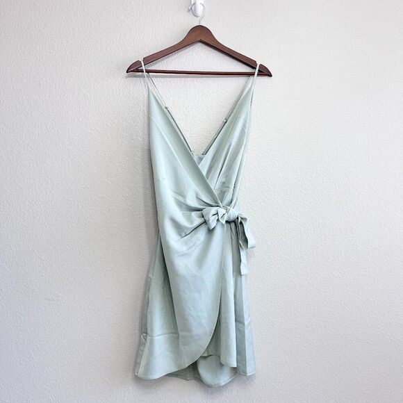 Pink Lily Dresses & Skirts - Pink Lily Satin Wrap Dress Size Medium Women's Light Green Sleeveless